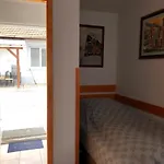 Borostyan 20 Vendeghaz