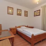 Borostyan 20 Vendeghaz