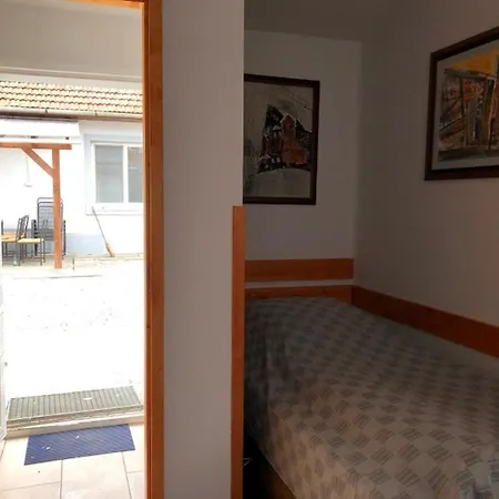 Borostyan 20 Vendeghaz