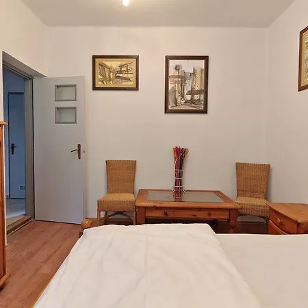 Borostyan 20 Vendeghaz Апартаменты *