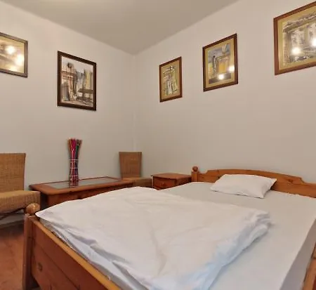 Borostyan 20 Vendeghaz *