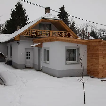 Borostyan 20 Vendeghaz Apartament