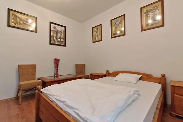 Borostyan 20 Vendeghaz *