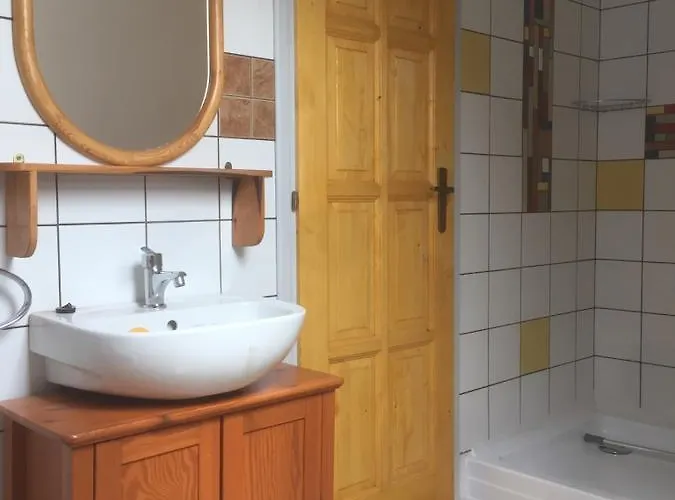 Borostyan 20 Vendeghaz *