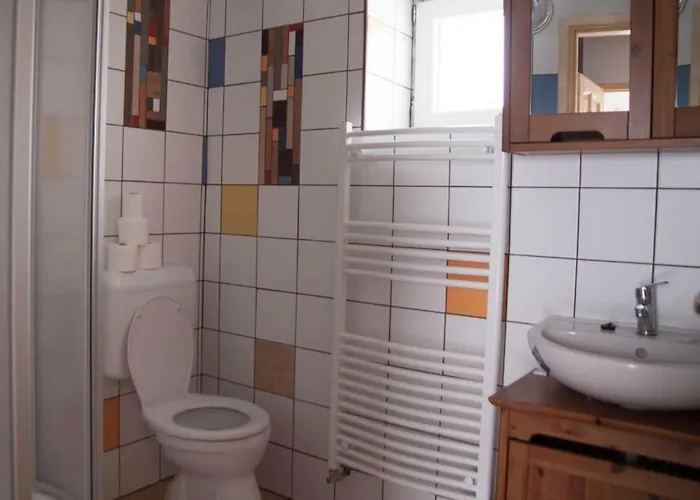 Borostyan 20 Vendeghaz *